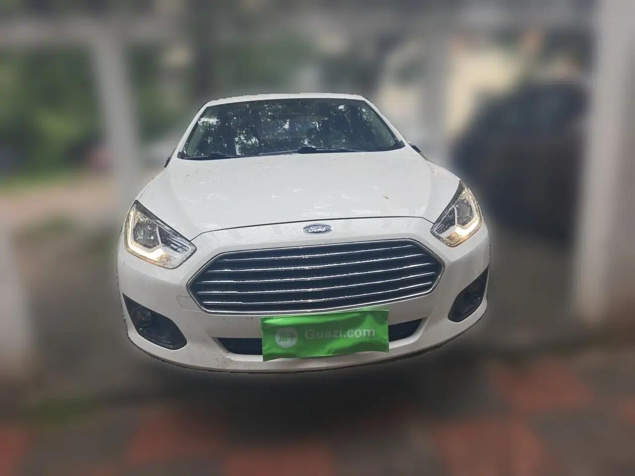 Ford Escort 2015 1.5L Automatic Comfort Edition — миниатюра 2