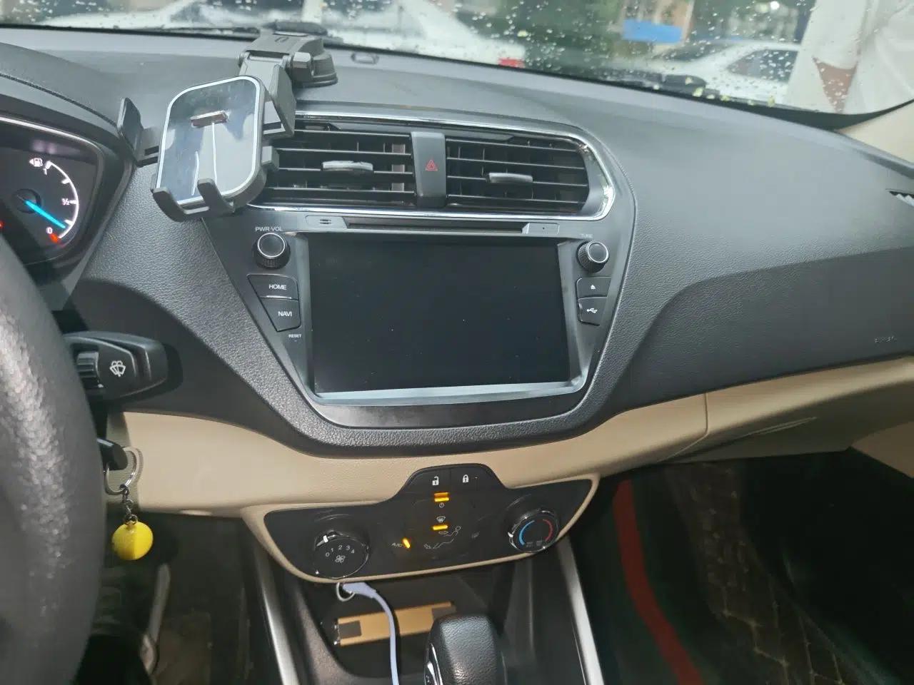 Ford Escort 2015 1.5L Automatic Comfort Edition — миниатюра 13