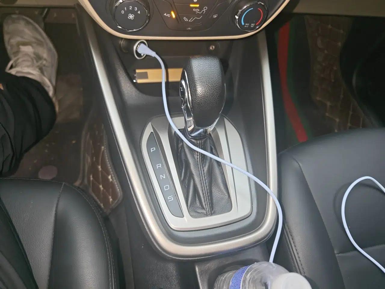 Ford Escort 2015 1.5L Automatic Comfort Edition — миниатюра 14