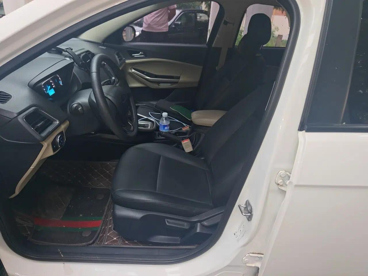 Ford Escort 2015 1.5L Automatic Comfort Edition — миниатюра 15