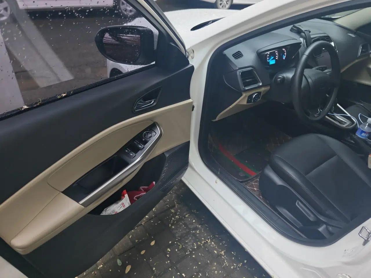 Ford Escort 2015 1.5L Automatic Comfort Edition — миниатюра 16
