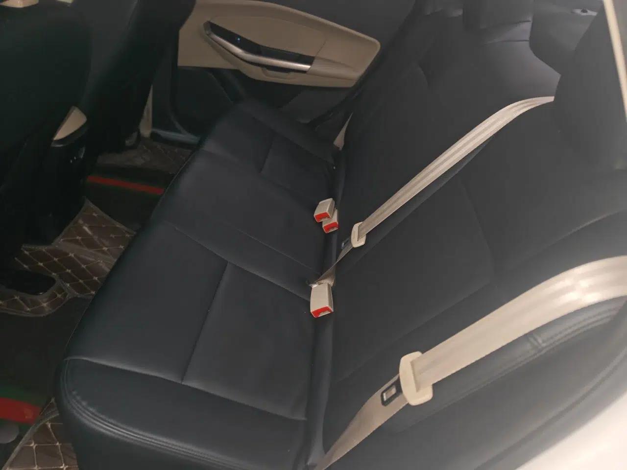 Ford Escort 2015 1.5L Automatic Comfort Edition — миниатюра 17