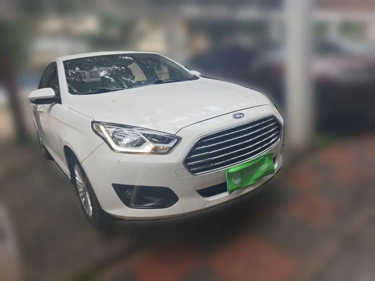 Ford Escort 2015 1.5L Automatic Comfort Edition — миниатюра 3