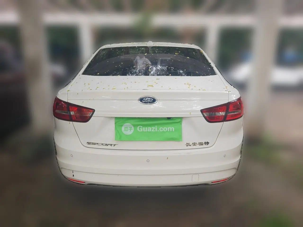 Ford Escort 2015 1.5L Automatic Comfort Edition — миниатюра 5