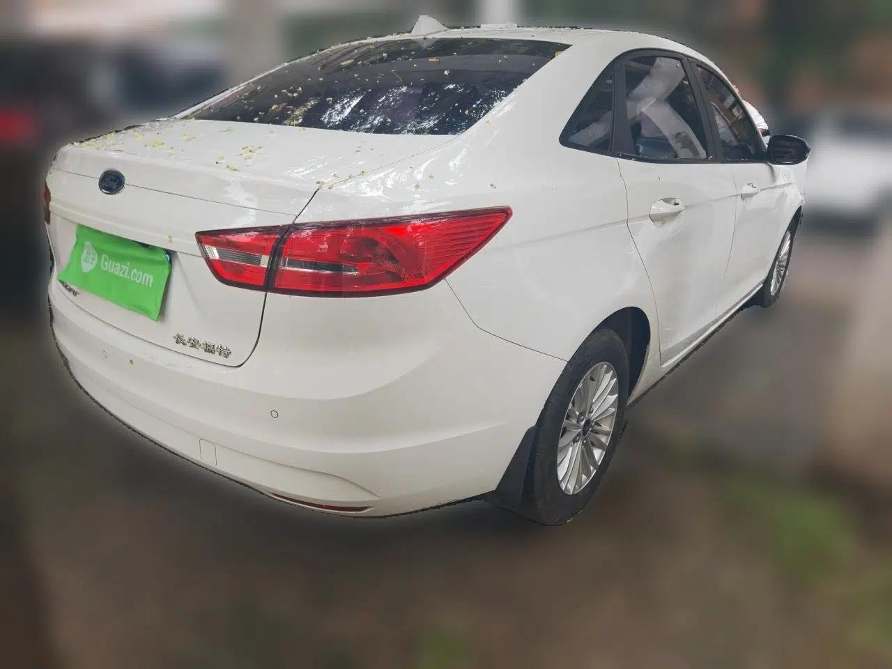 Ford Escort 2015 1.5L Automatic Comfort Edition — миниатюра 6