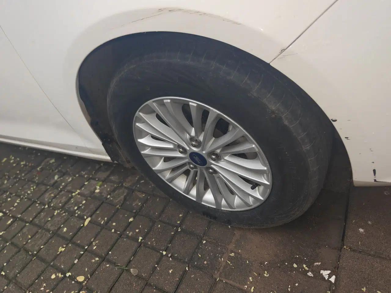 Ford Escort 2015 1.5L Automatic Comfort Edition — миниатюра 8