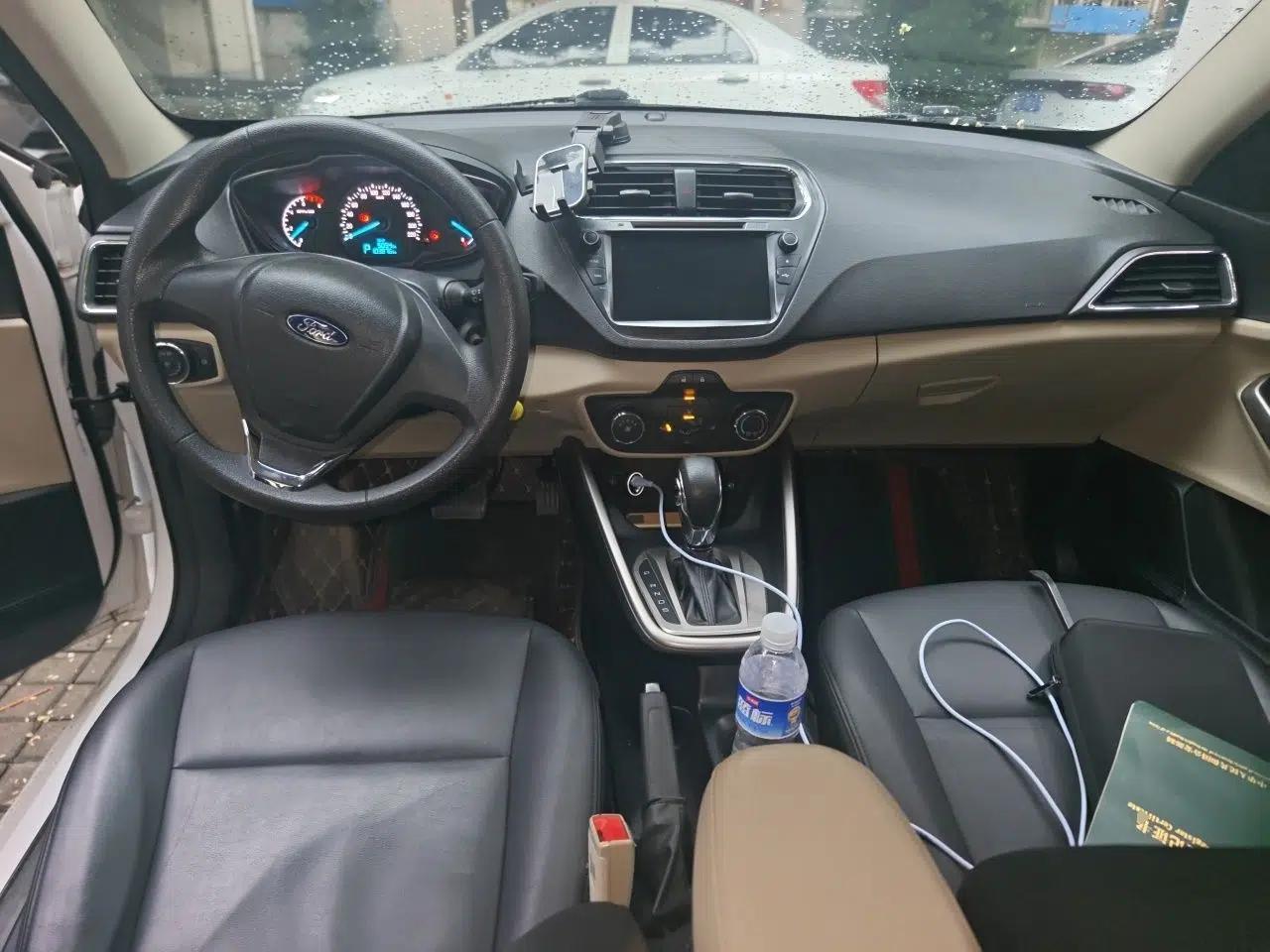 Ford Escort 2015 1.5L Automatic Comfort Edition — миниатюра 9