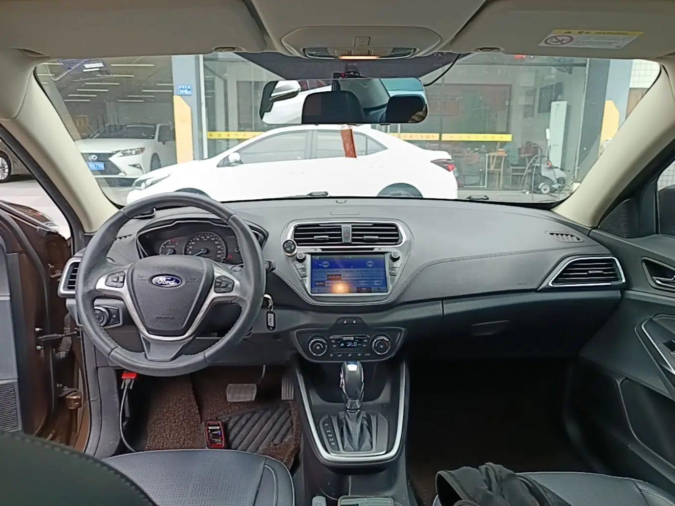 Ford Escort 2017 Happiness Edition 1.5L Automatic Fashion Version — миниатюра 12