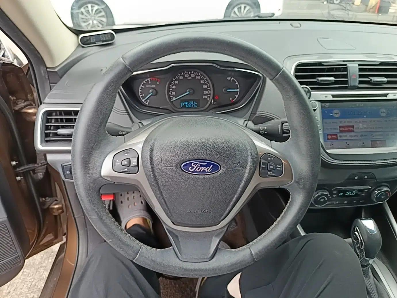 Ford Escort 2017 Happiness Edition 1.5L Automatic Fashion Version — миниатюра 13