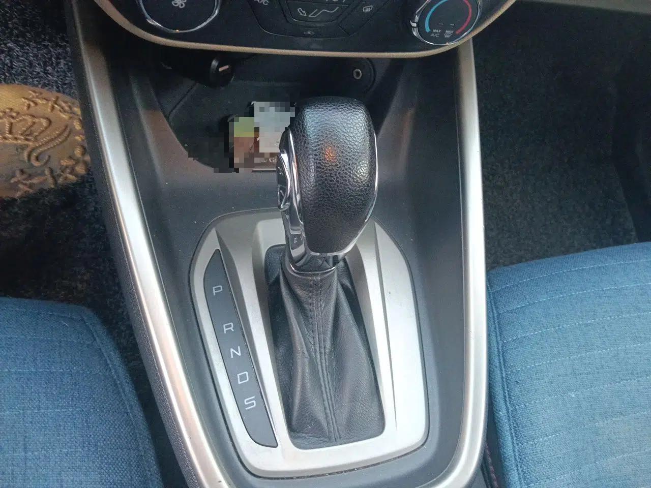 Ford Escort 2015 1.5L Automatic Comfort Edition — миниатюра 14