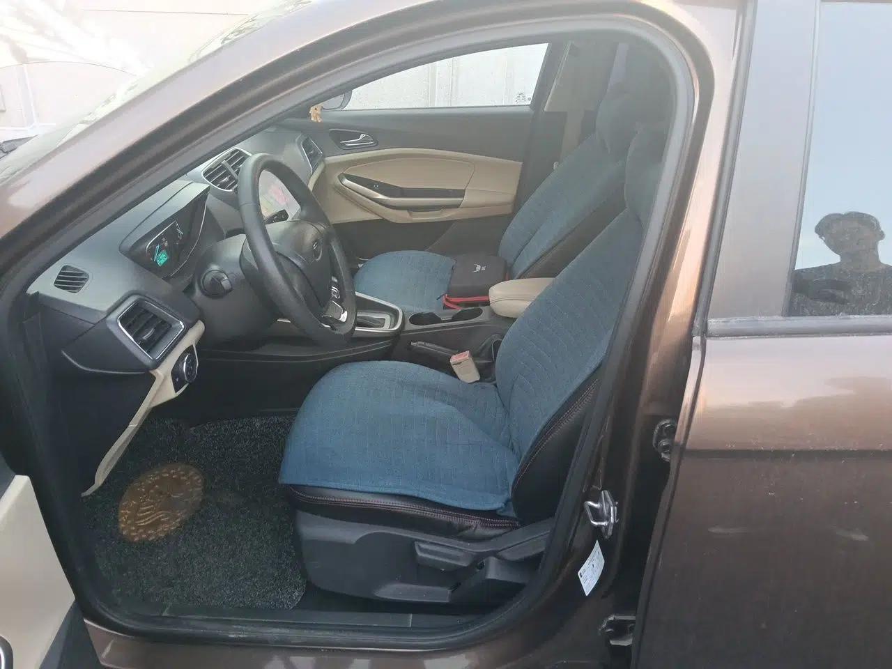 Ford Escort 2015 1.5L Automatic Comfort Edition — миниатюра 15
