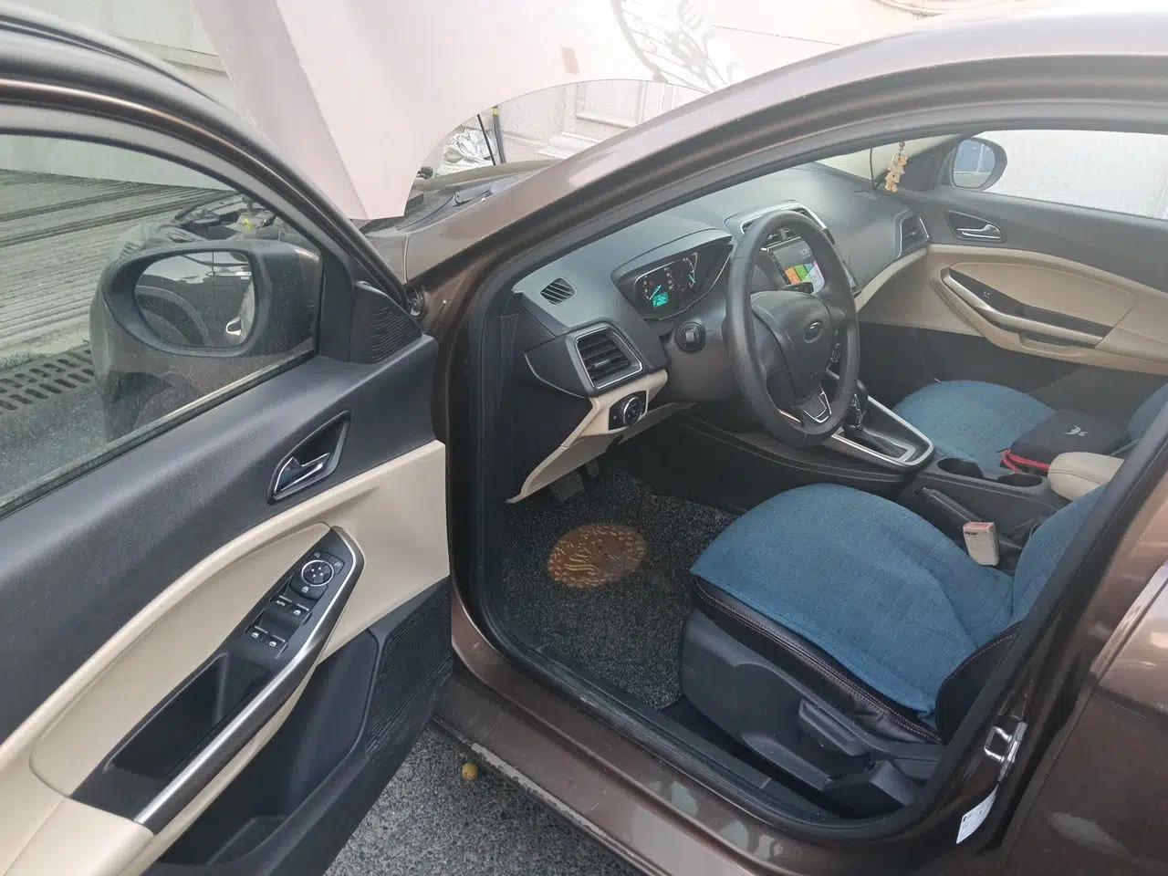 Ford Escort 2015 1.5L Automatic Comfort Edition — миниатюра 16
