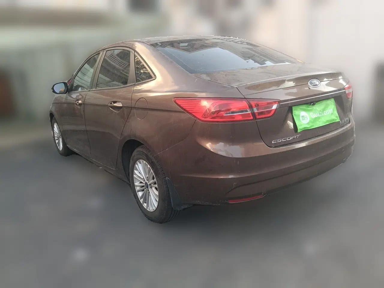 Ford Escort 2015 1.5L Automatic Comfort Edition — миниатюра 4
