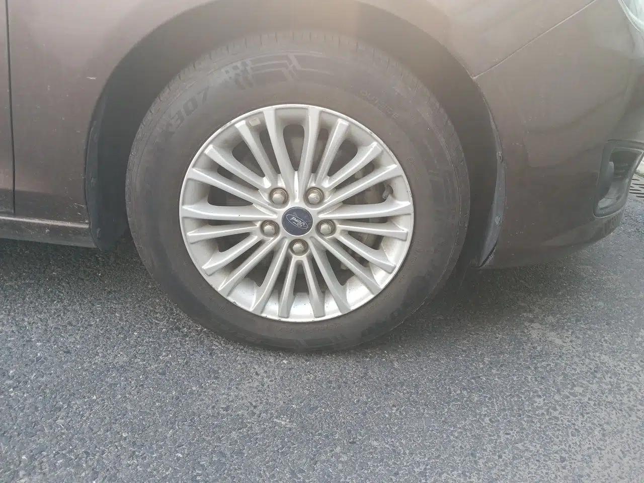 Ford Escort 2015 1.5L Automatic Comfort Edition — миниатюра 8