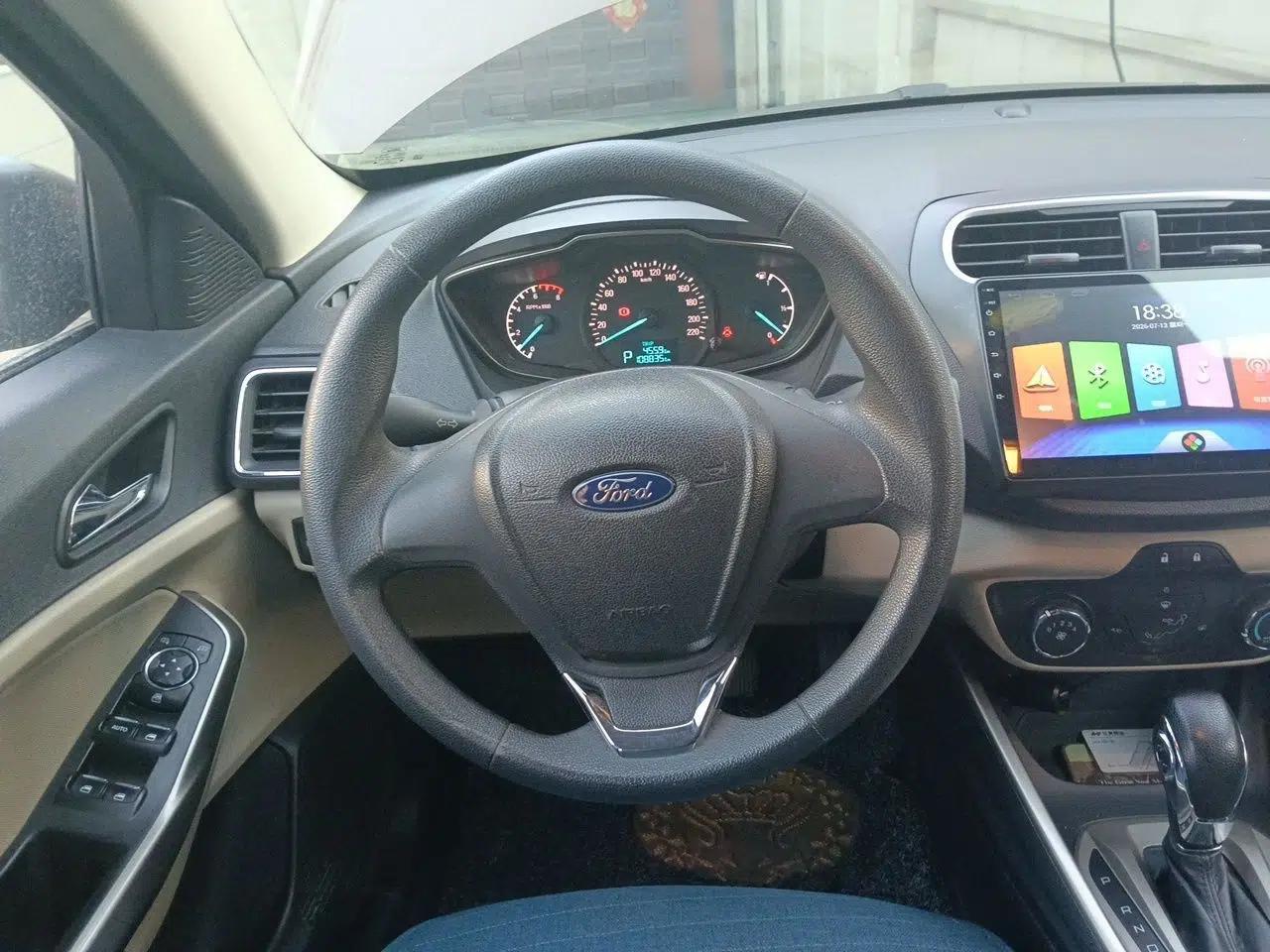 Ford Escort 2015 1.5L Automatic Comfort Edition — миниатюра 10