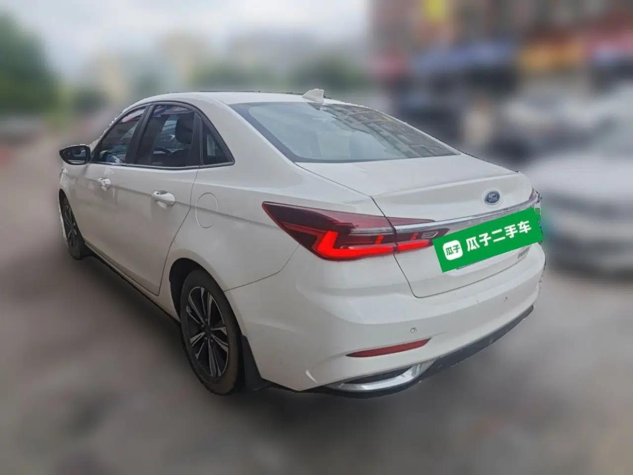 Ford Escort 2021 1.5L Automatic Diamond Edition — миниатюра 4