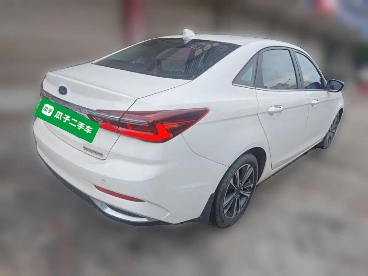 Ford Escort 2021 1.5L Automatic Diamond Edition — миниатюра 6