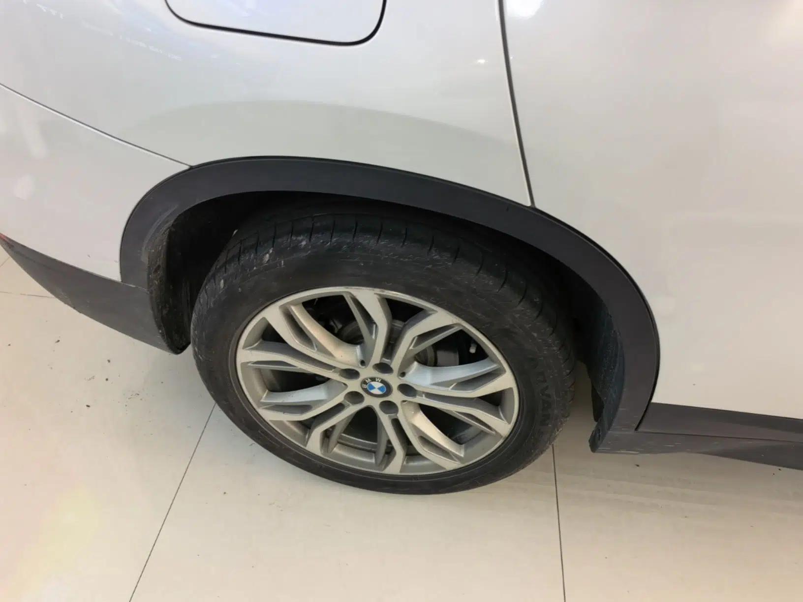 BMW X1 2018 sDrive20Li Leading Model — миниатюра 11