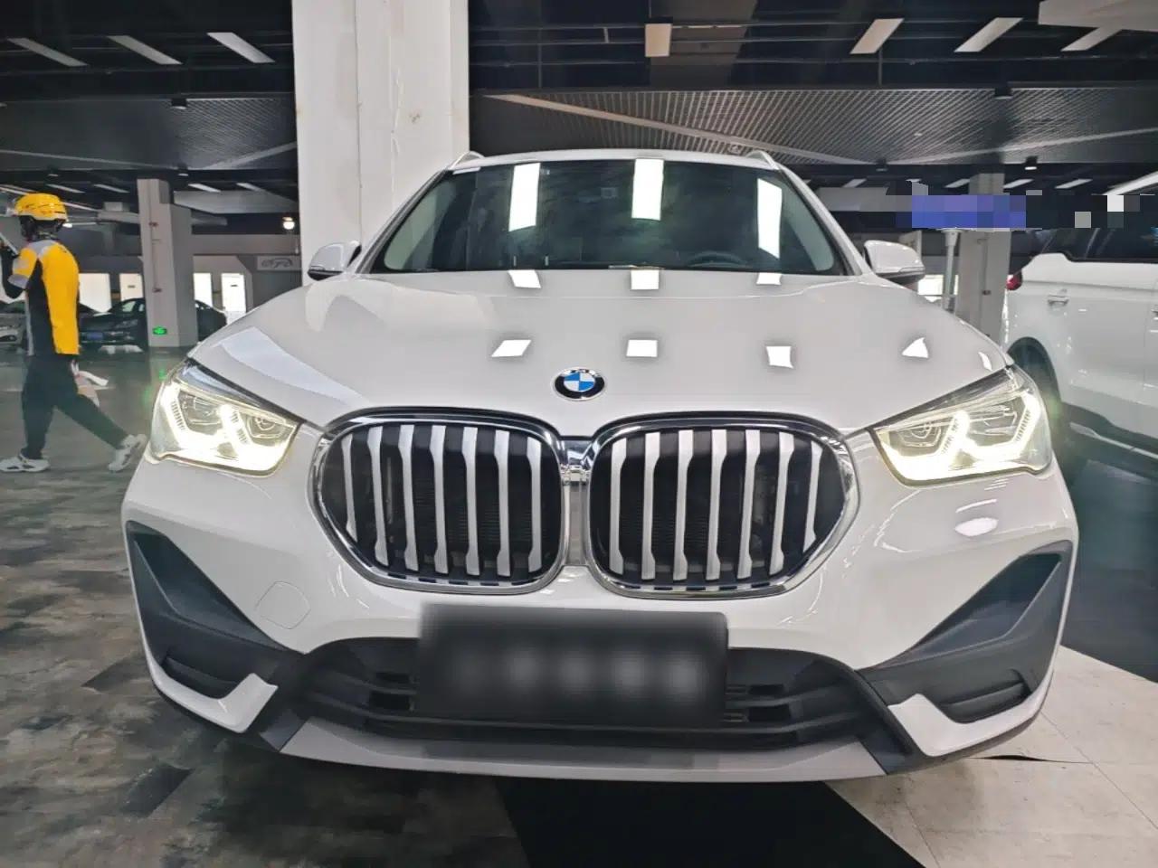 BMW X1 2021 sDrive25Li Leading Model — миниатюра 2