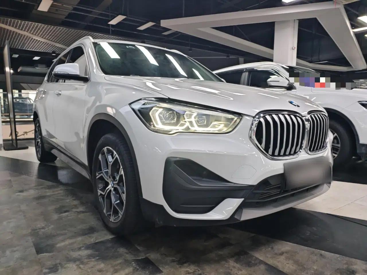 BMW X1 2021 sDrive25Li Leading Model — миниатюра 3