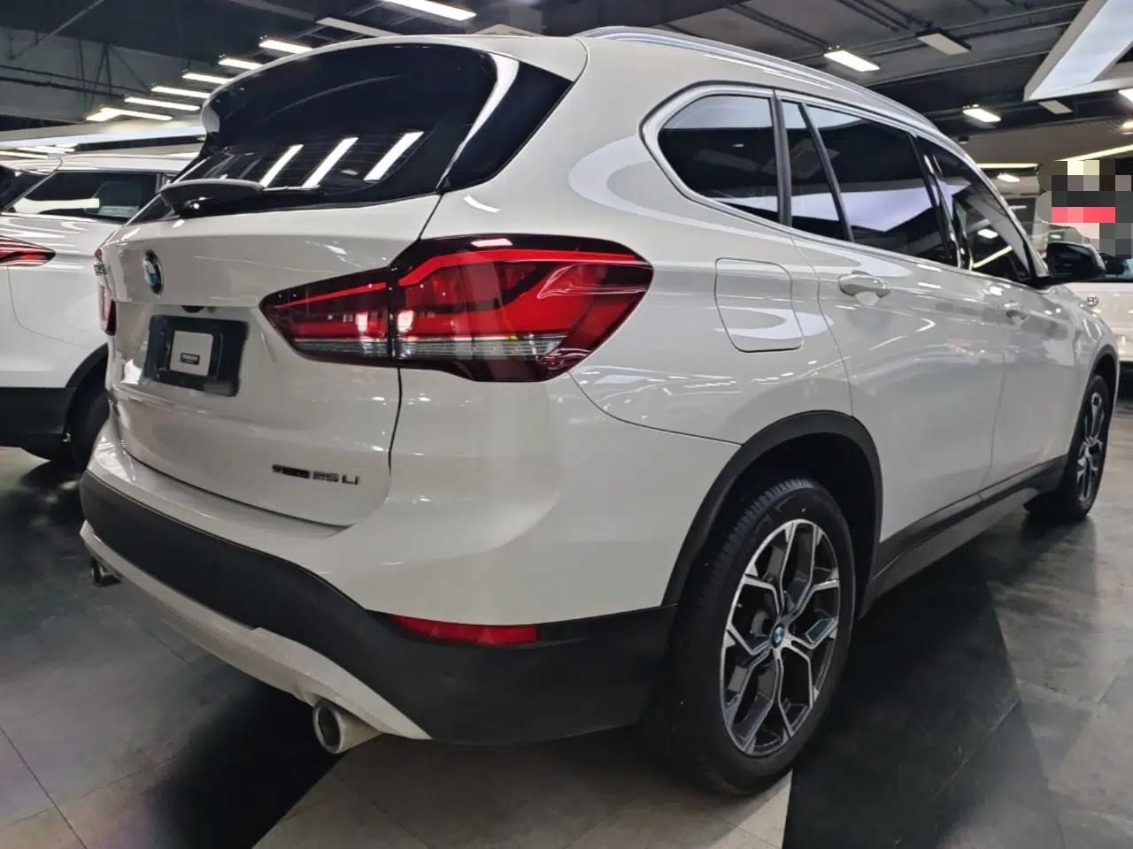 BMW X1 2021 sDrive25Li Leading Model — миниатюра 6