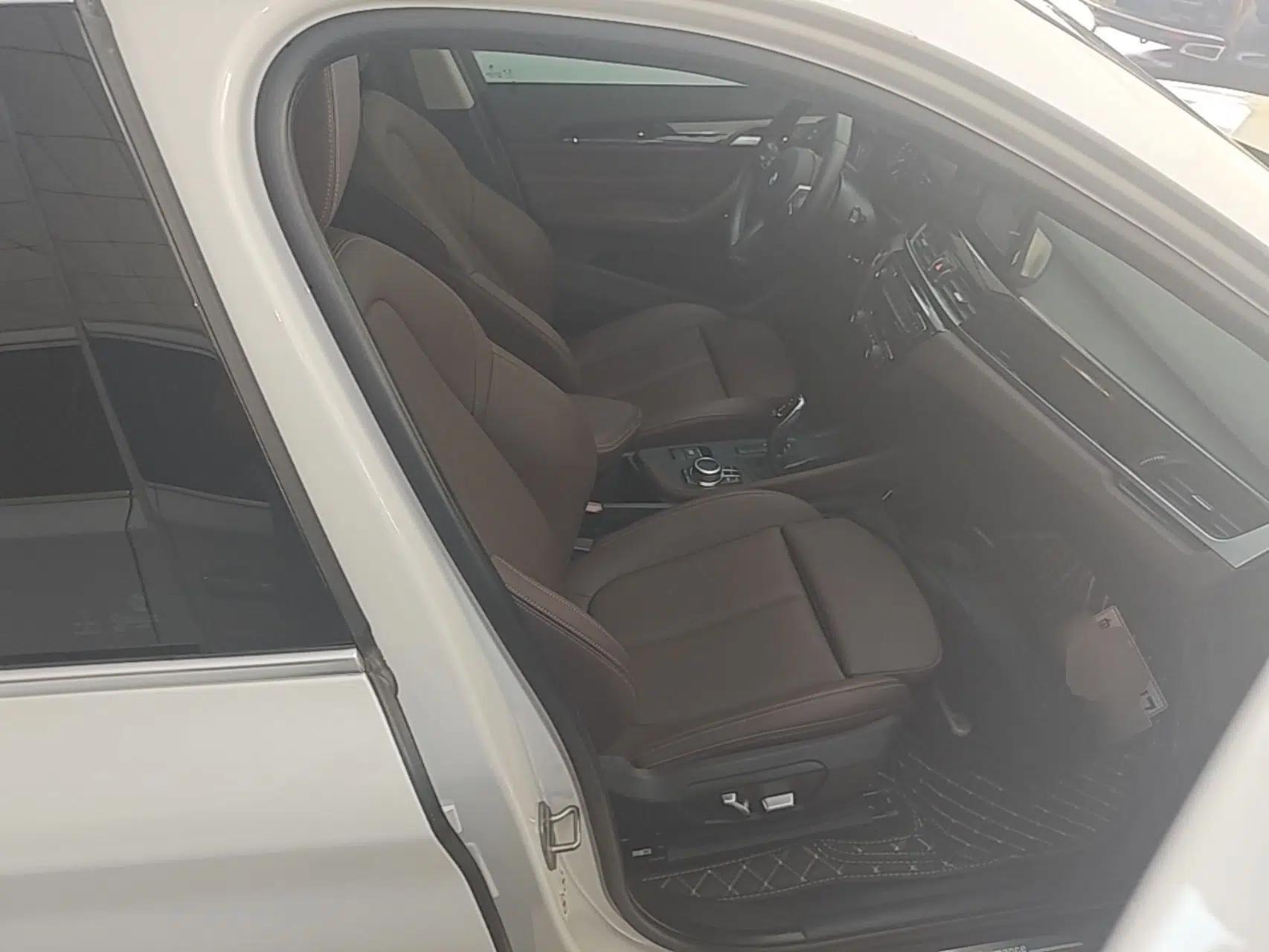BMW X1 2021 sDrive25Li Leading Model — миниатюра 19