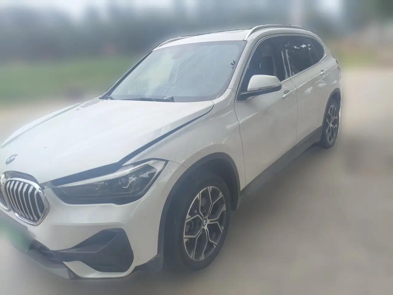 BMW X1 2022 sDrive25Li Leading Model — миниатюра 1