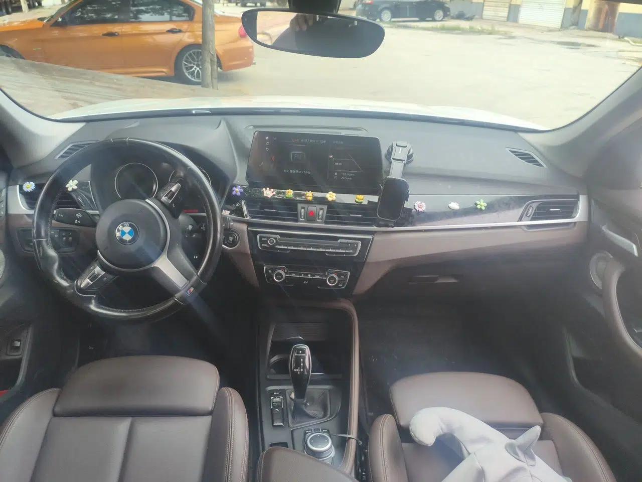 BMW X1 2022 sDrive25Li Leading Model — миниатюра 9