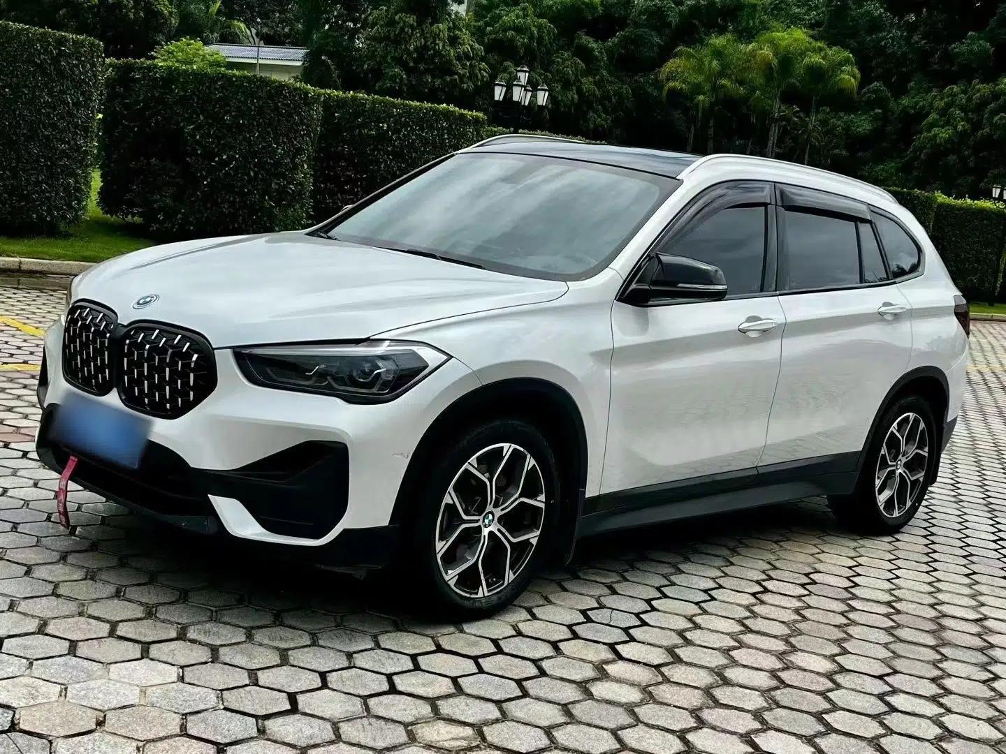BMW X1 2022 sDrive25Li Leading Model — миниатюра 1