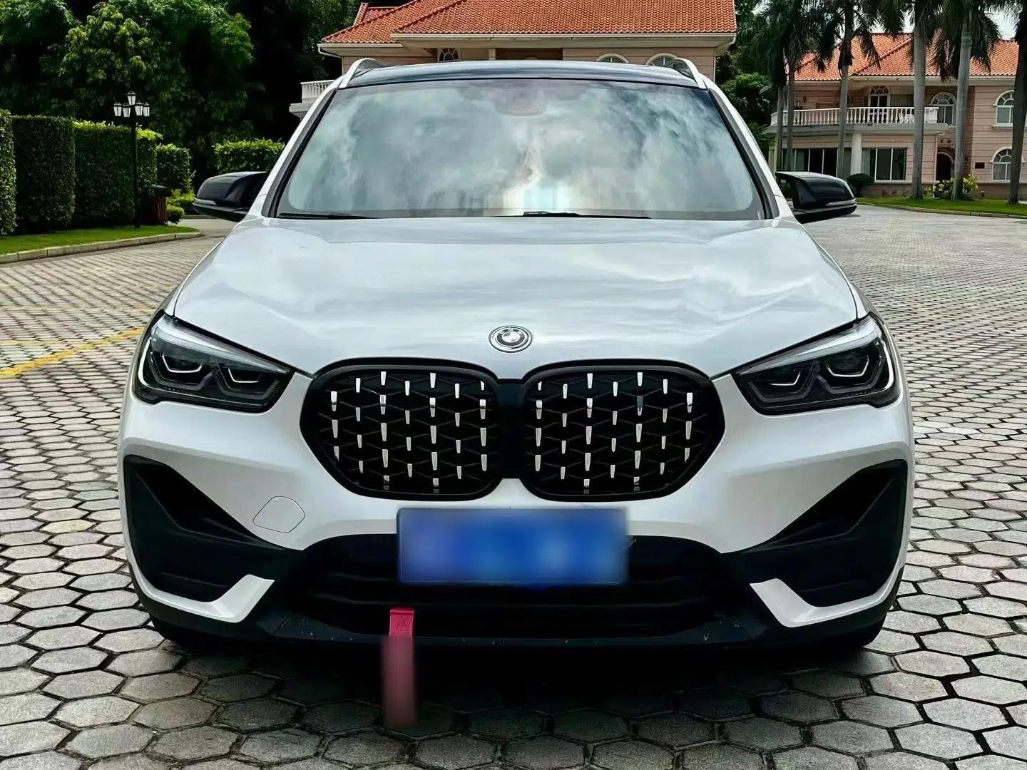 BMW X1 2022 sDrive25Li Leading Model — миниатюра 2
