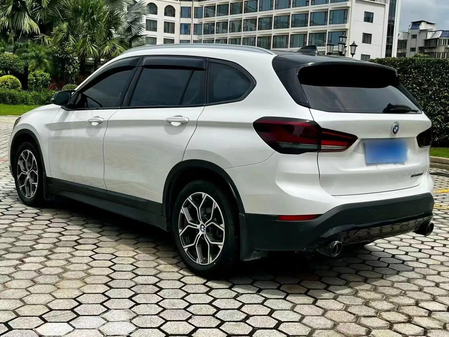 BMW X1 2022 sDrive25Li Leading Model — миниатюра 4