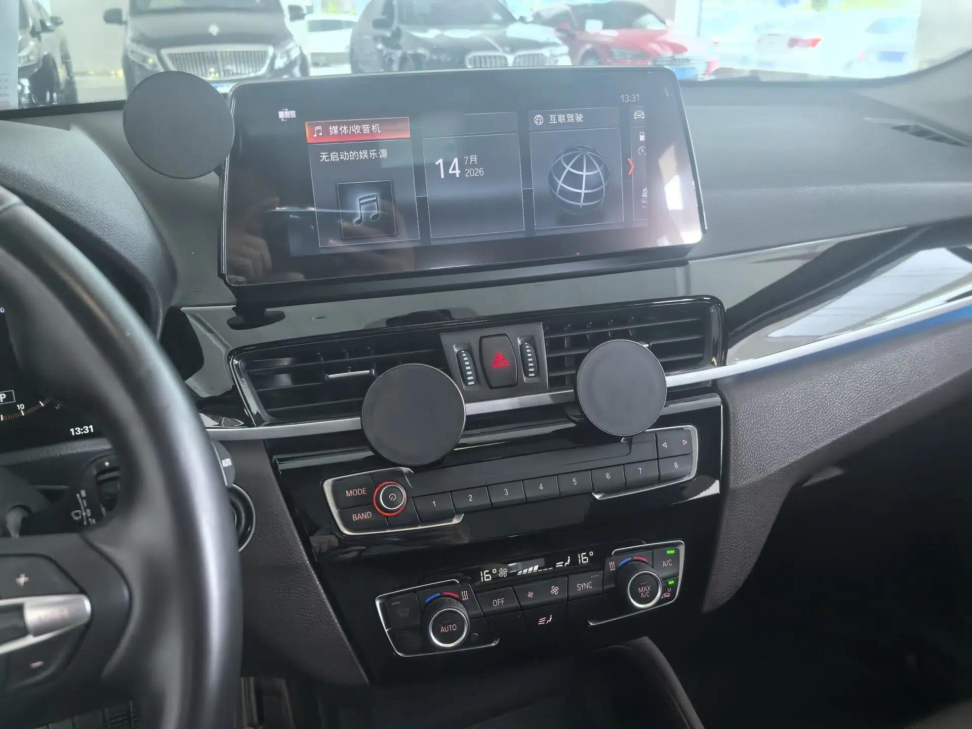 BMW X1 2022 sDrive25Li Leading Model — миниатюра 10