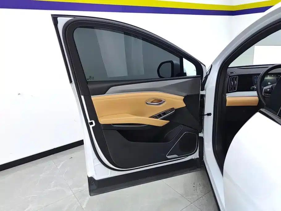Song L DM-i 2024 Model 112km Leading Edition — миниатюра 7