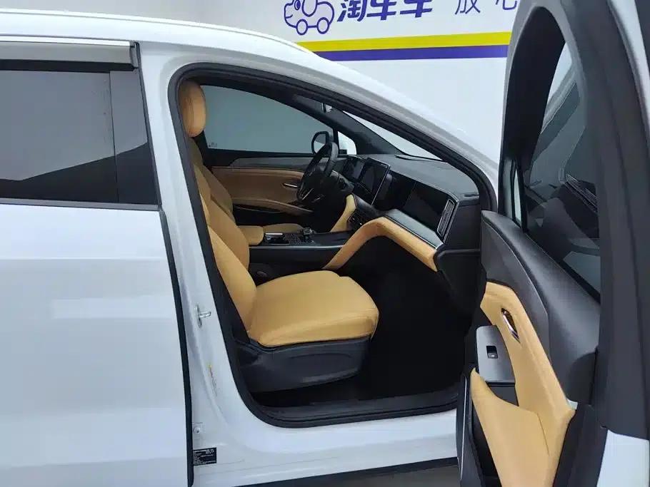 Song L DM-i 2024 Model 112km Leading Edition — миниатюра 8