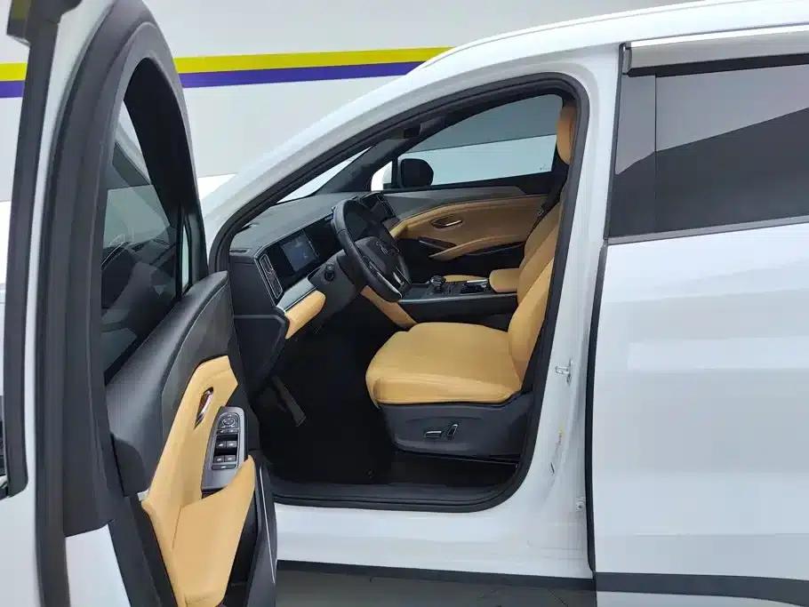 Song L DM-i 2024 Model 112km Leading Edition — миниатюра 9
