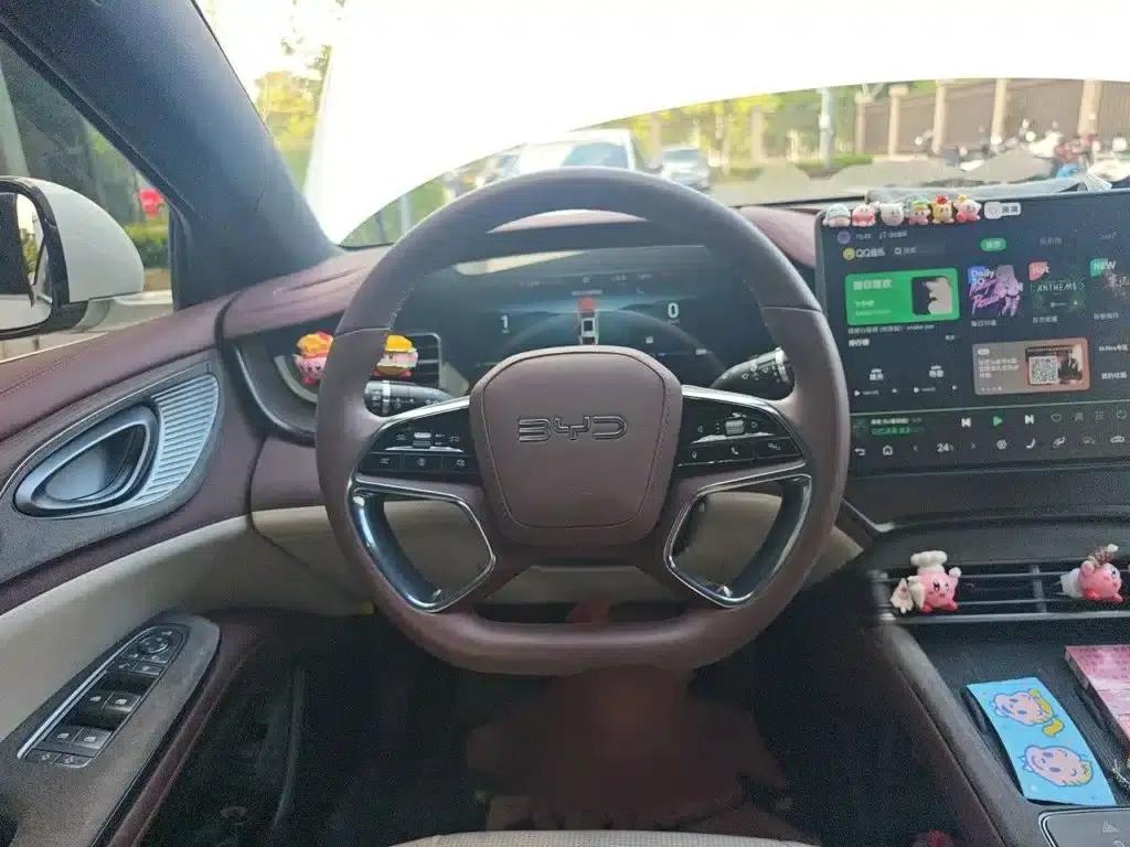 Seal 2024 Glory Edition DM-i 1.5L 121km Premium Model — миниатюра 3