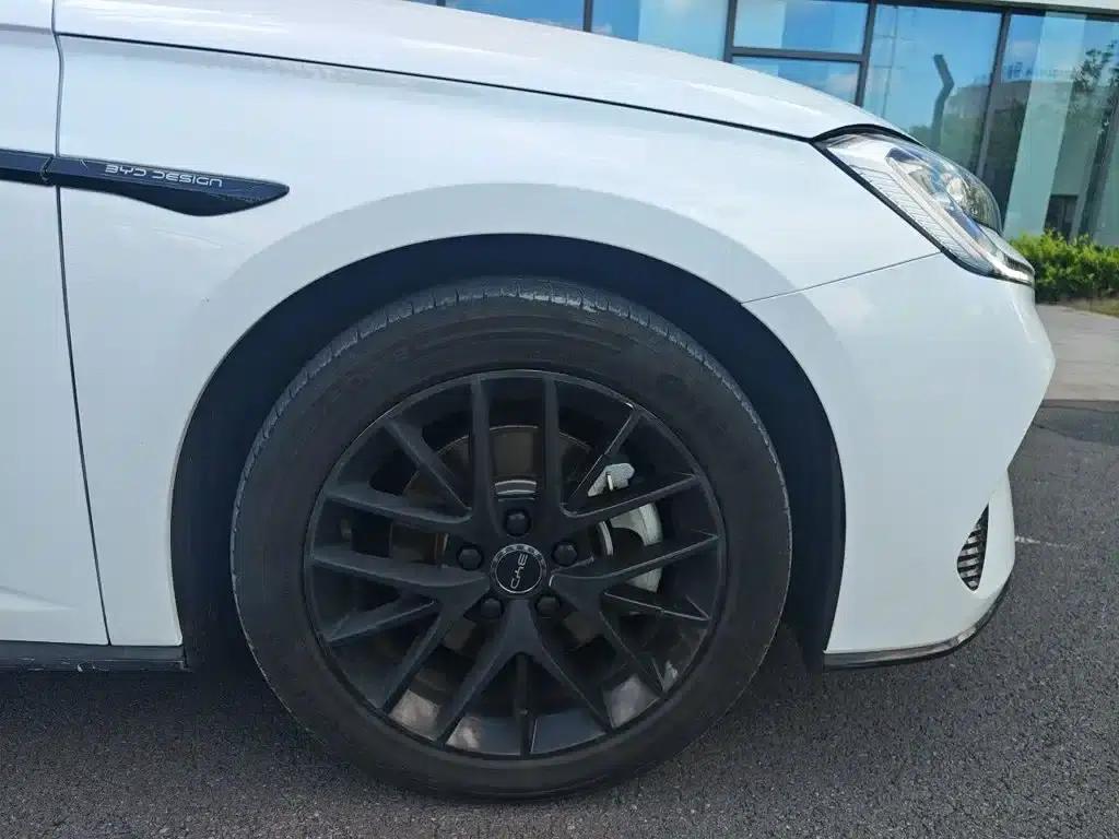 Seal 2024 Glory Edition DM-i 1.5L 121km Premium Model — миниатюра 23