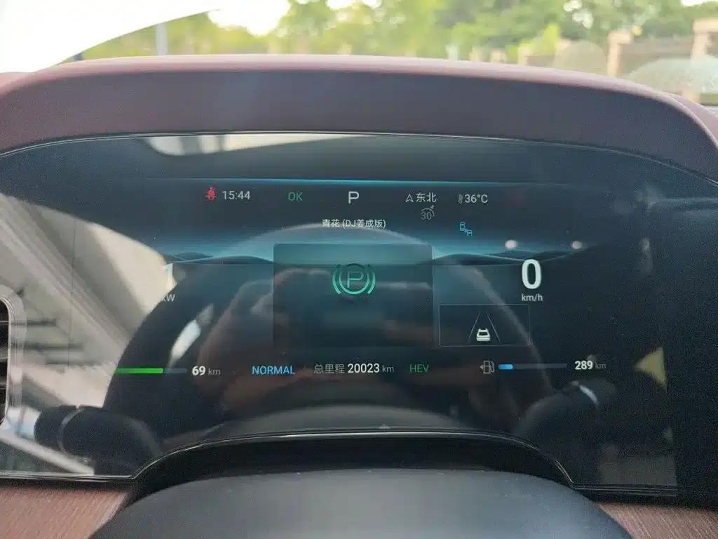 Seal 2024 Glory Edition DM-i 1.5L 121km Premium Model — миниатюра 4