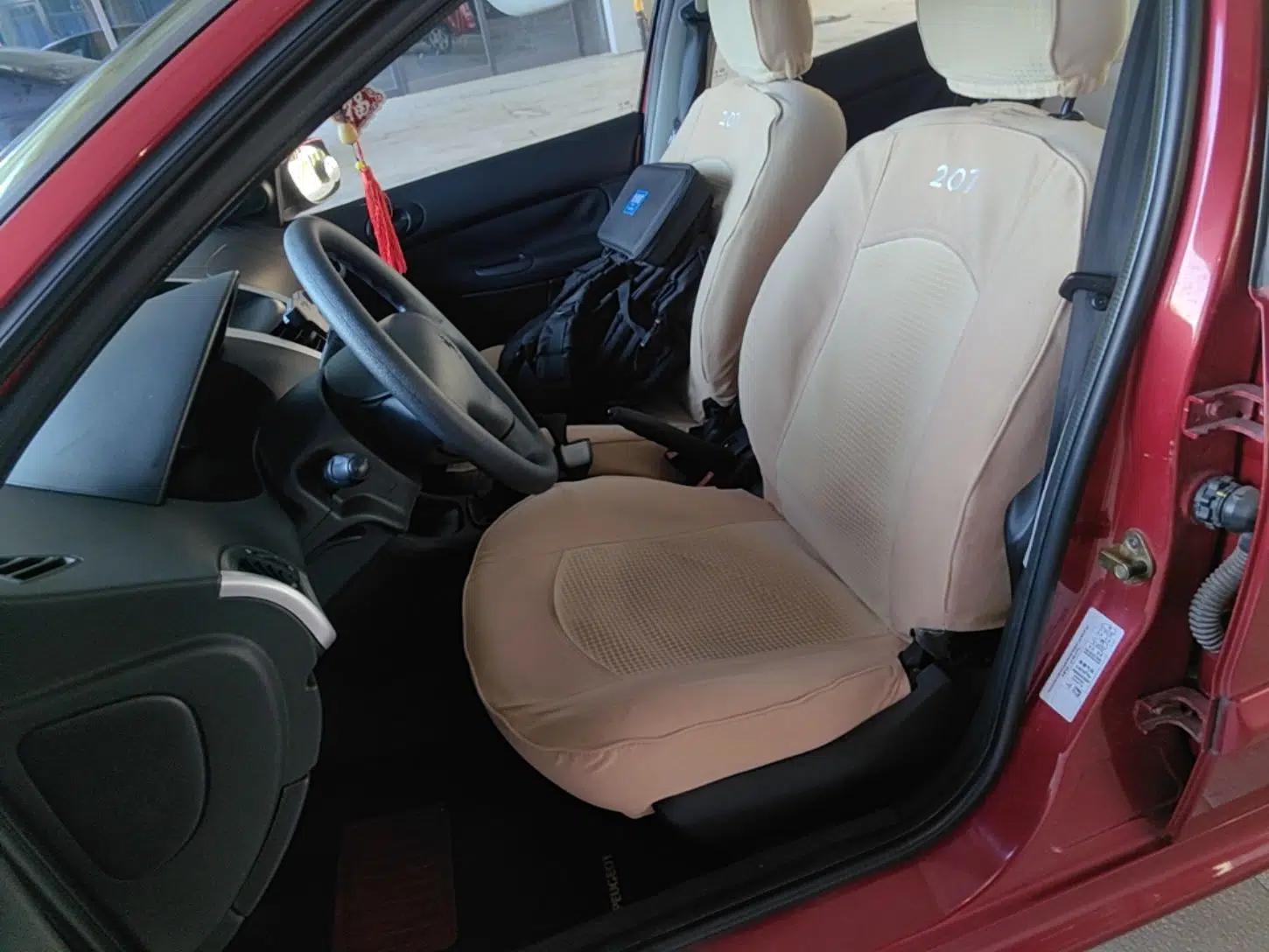 Peugeot 207 2011 Sedan 1.4L Manual Yule Edition — миниатюра 15