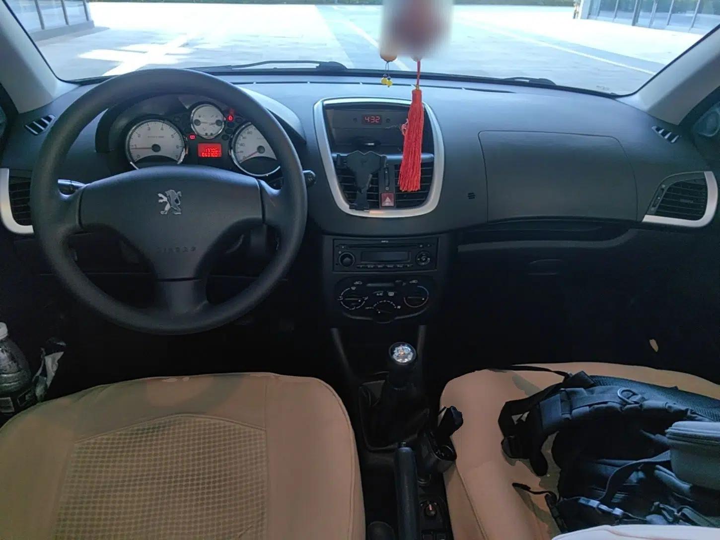 Peugeot 207 2011 Sedan 1.4L Manual Yule Edition — миниатюра 9