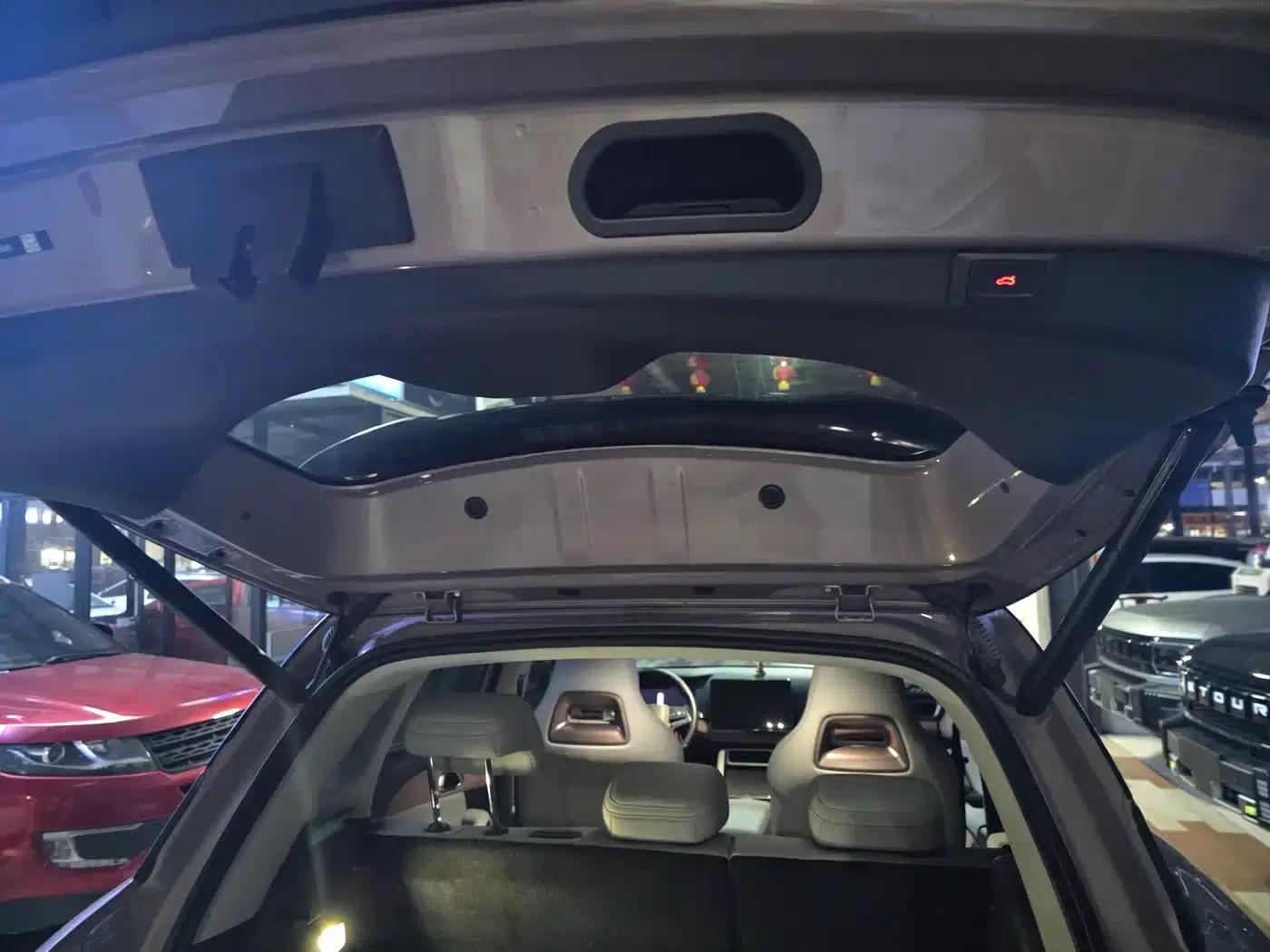 Yuan UP 2025 Smart Driving Edition 401KM Vitality Edition — миниатюра 6