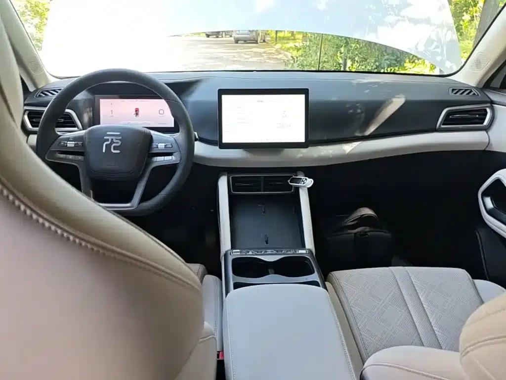Yuan UP 2025 301KM Navigator — миниатюра 10