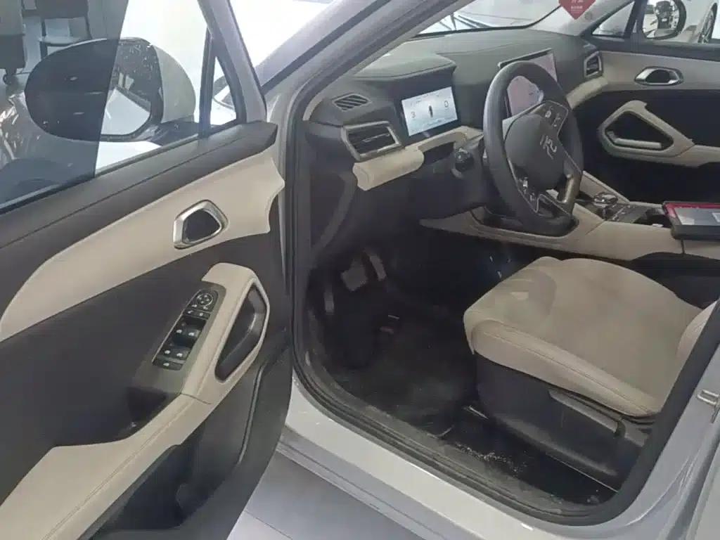 Yuan UP 2024 Model 401KM Leading Edition — миниатюра 16
