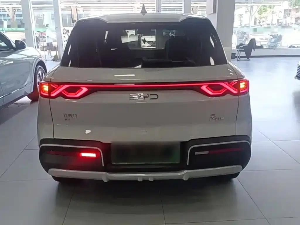 Yuan UP 2024 Model 401KM Leading Edition — миниатюра 6