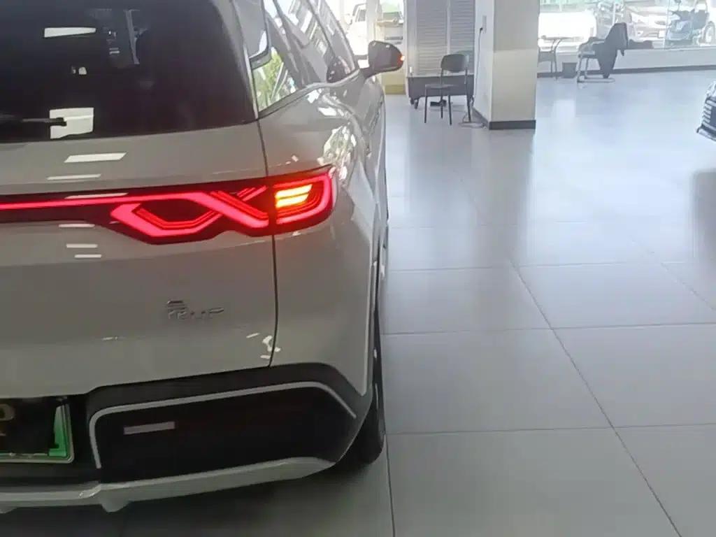 Yuan UP 2024 Model 401KM Leading Edition — миниатюра 8
