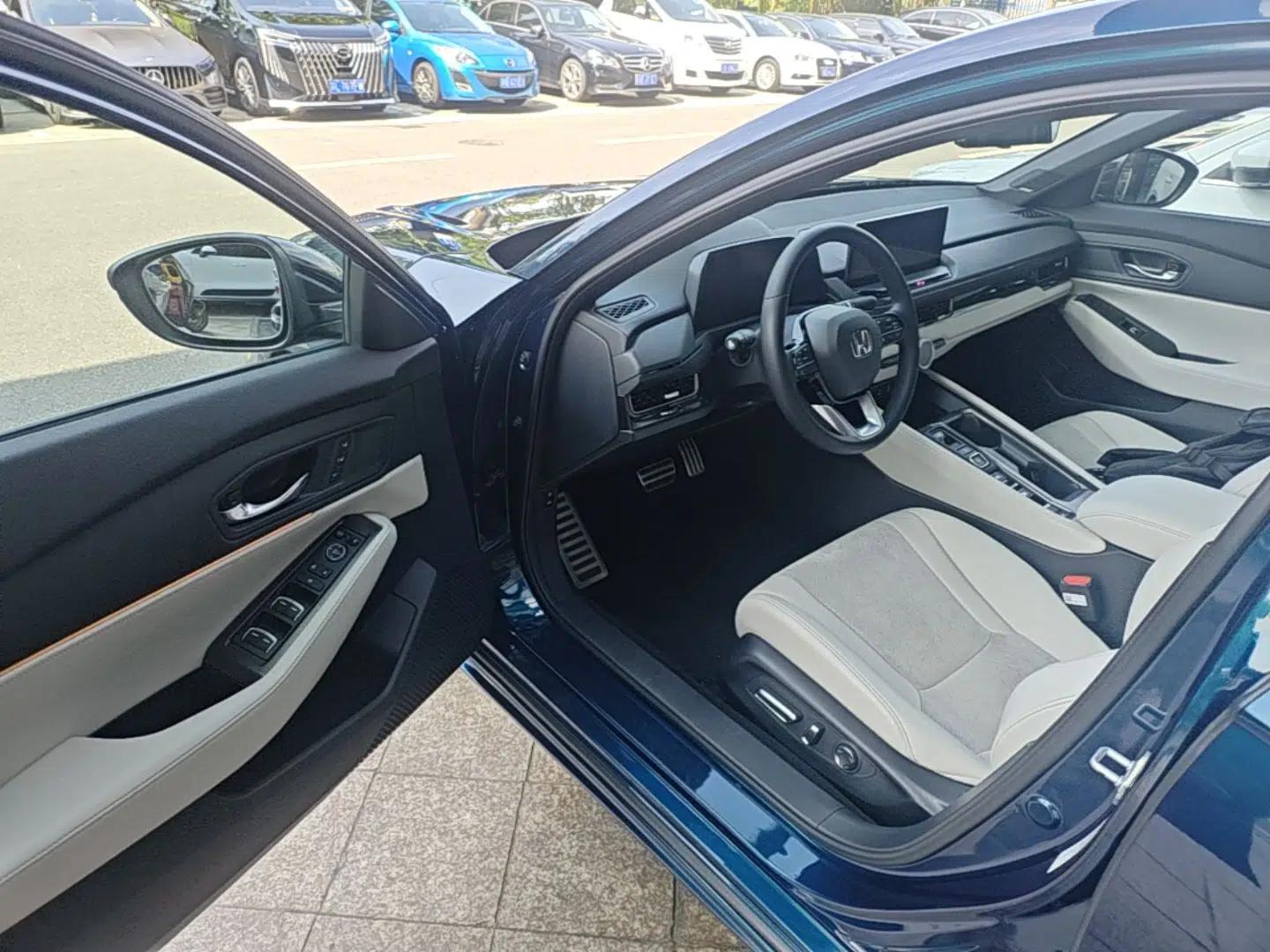 Honda Inspire New Energy 2023 ePHEV Smart Edition — миниатюра 23