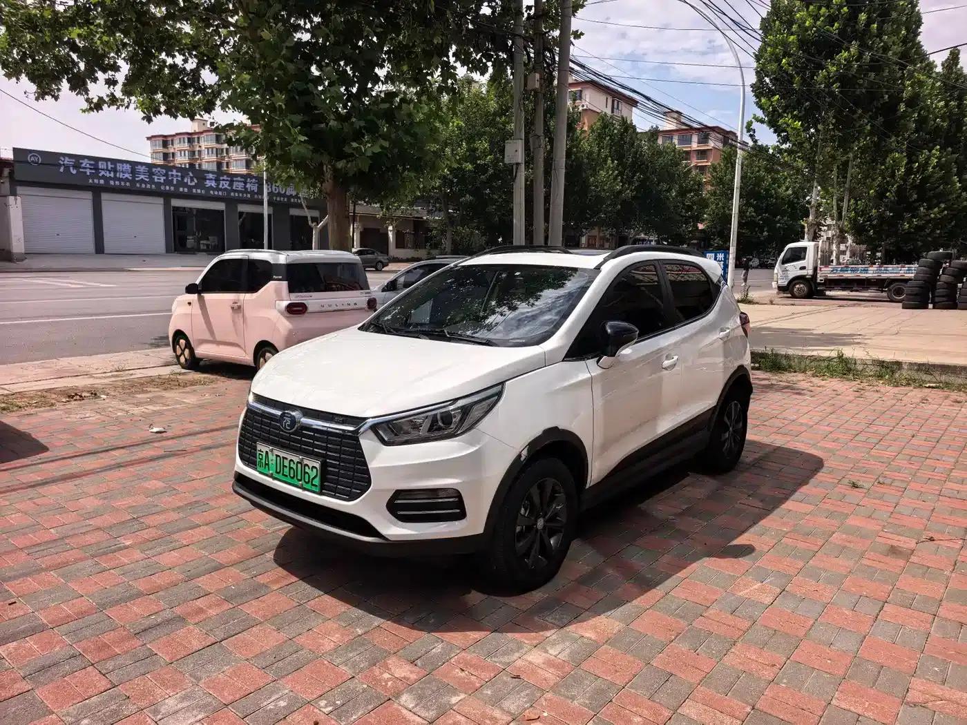 Yuan New Energy 2018 EV360 Smart Connected Cool Edition — миниатюра 1