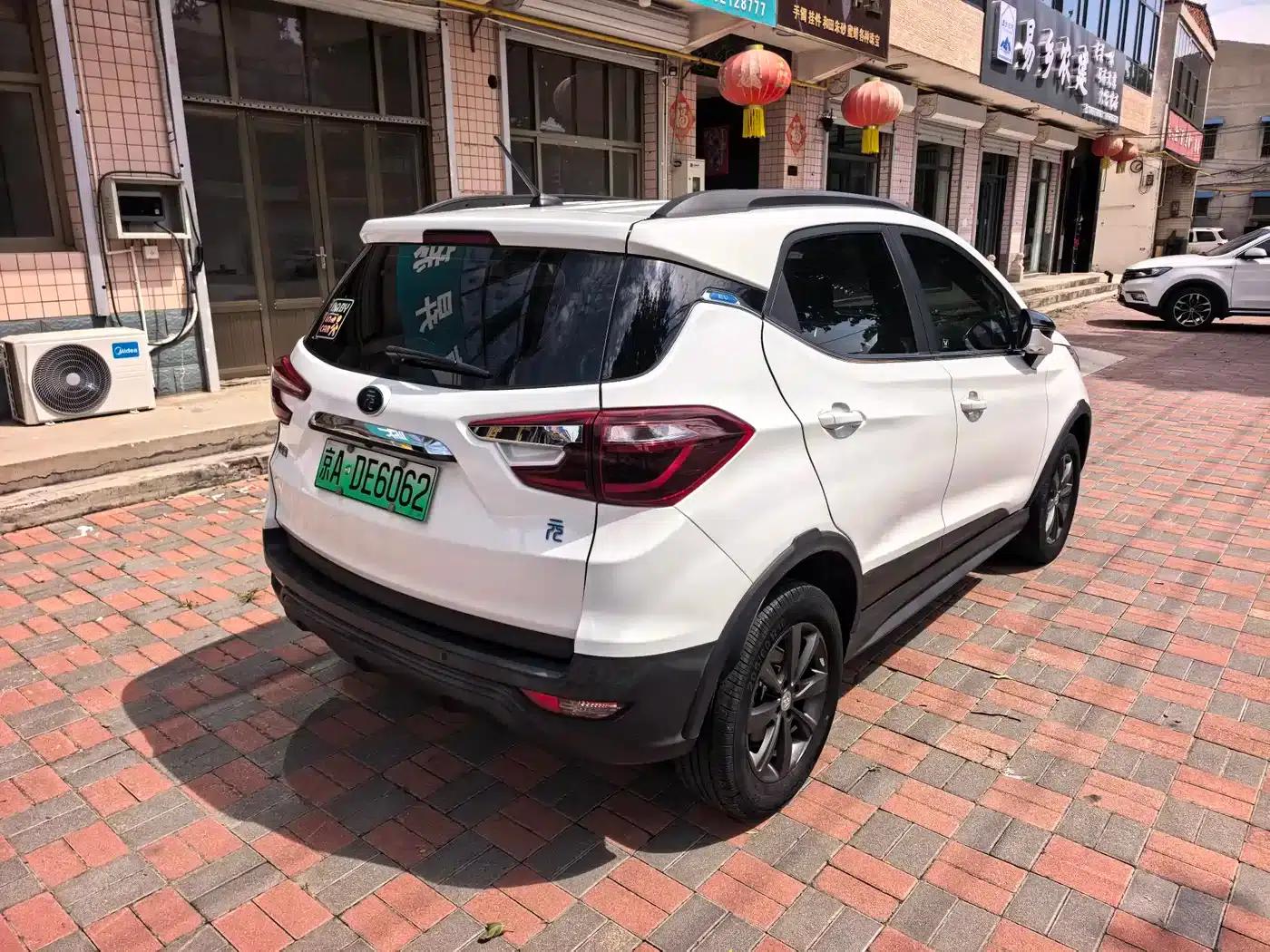 Yuan New Energy 2018 EV360 Smart Connected Cool Edition — миниатюра 3