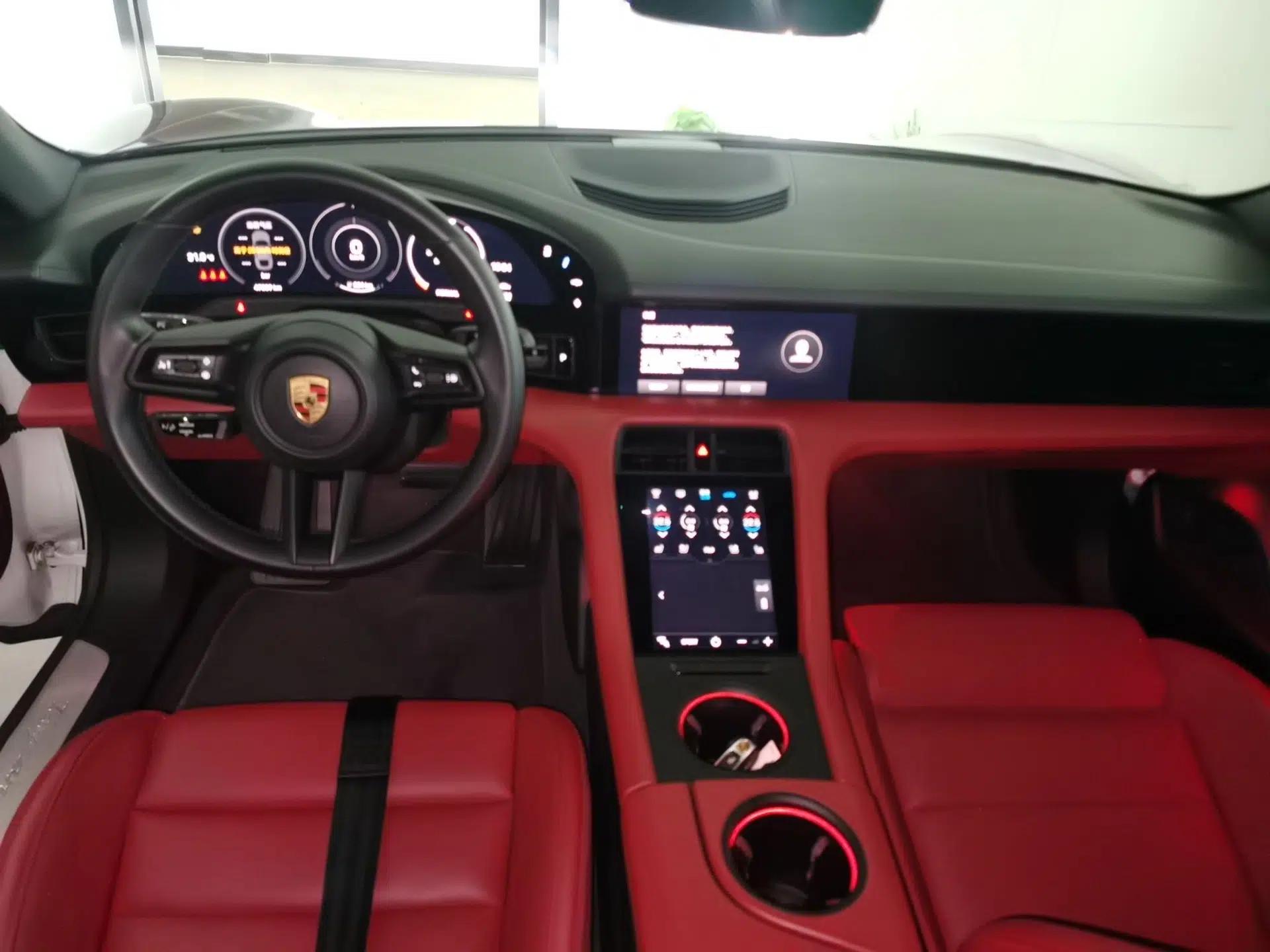 Porsche Taycan 2019 Taycan 4S — миниатюра 9