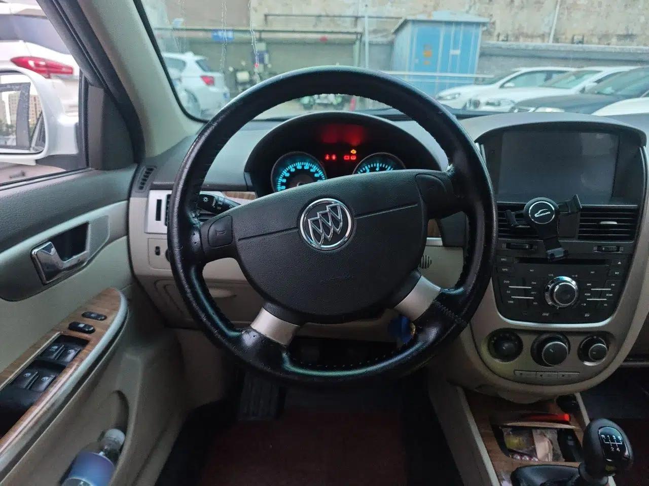 Buick Excelle 2015 1.5L Manual Classic Trim — миниатюра 10